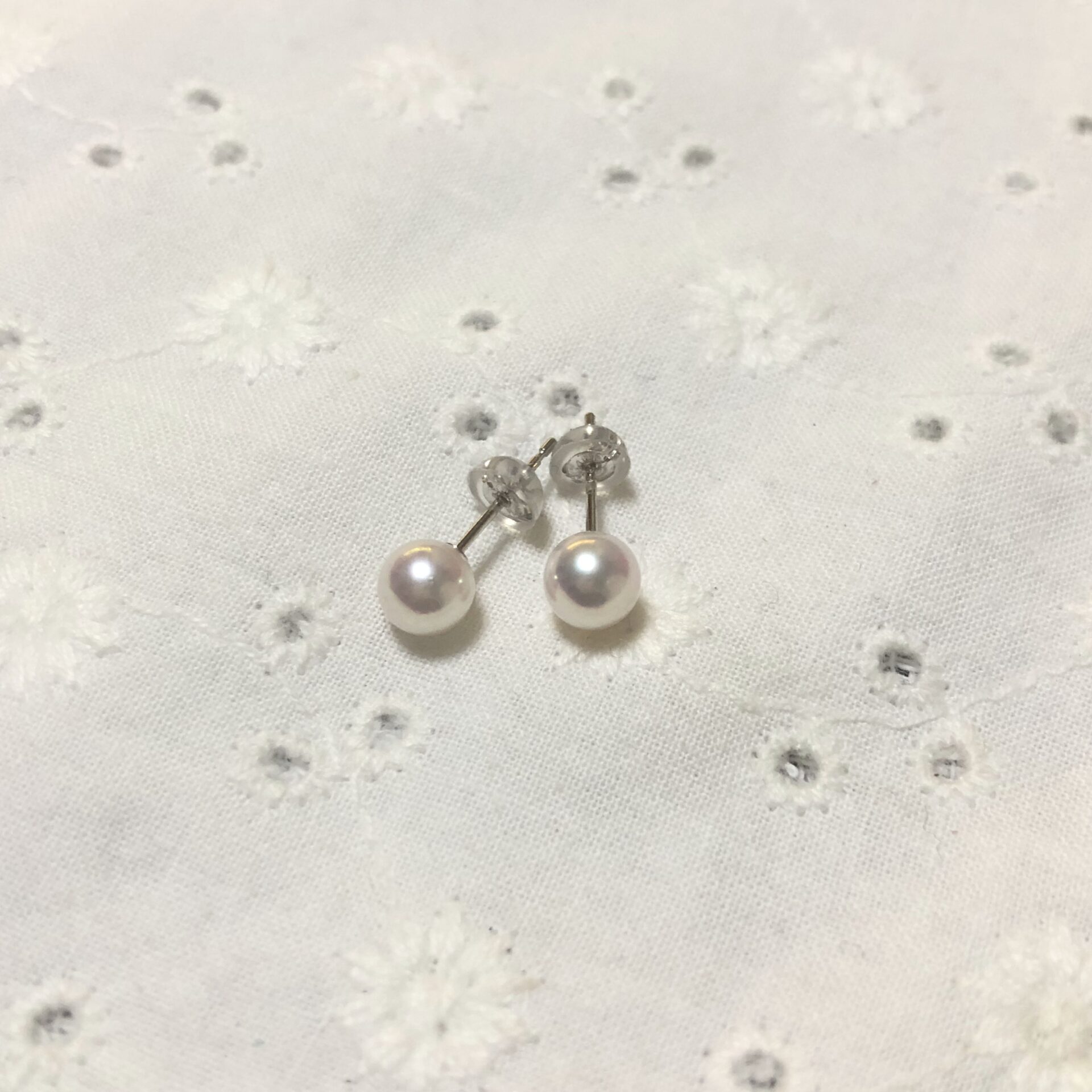 Premium Akoya Pearl Stud Earrings – Top Quality Pair, 5.6-5.7mm