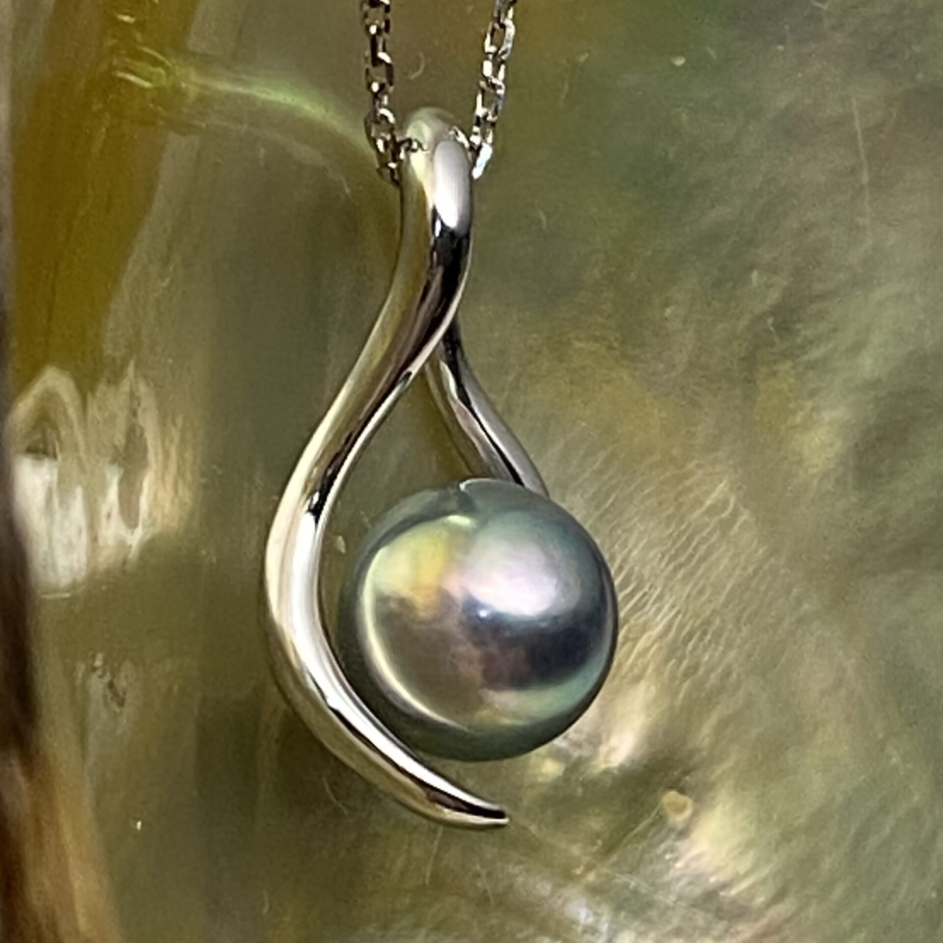 Hold Series 07 “Polish the Pearl, Refine the Soul”